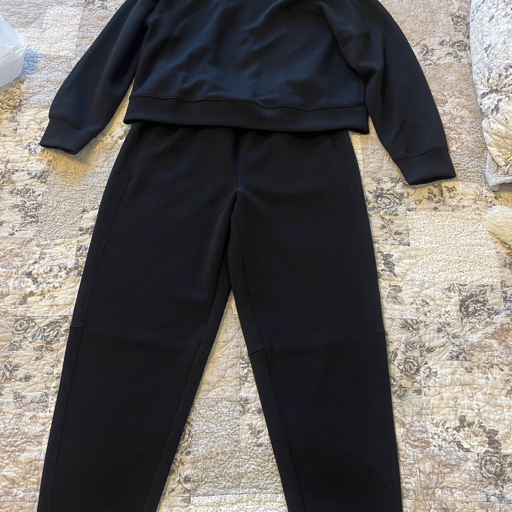 Thrive Black Jogger & Sweatshirt Set
